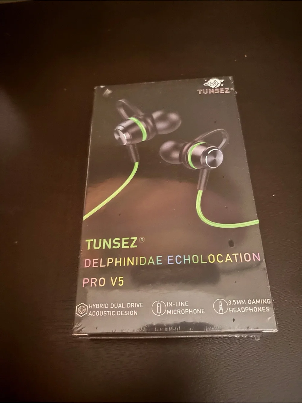 Delphinidae Pro V5 Wired In-Ear Headphones - Black & Green